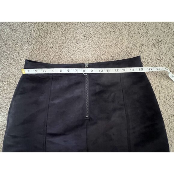 Old Navy Black Suede Utility Front Pocket Zipper Mini Skirt - Size 6 - Picture 8 of 9